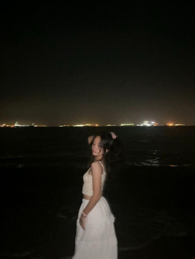 ảnh đi biển chụp sau lưng