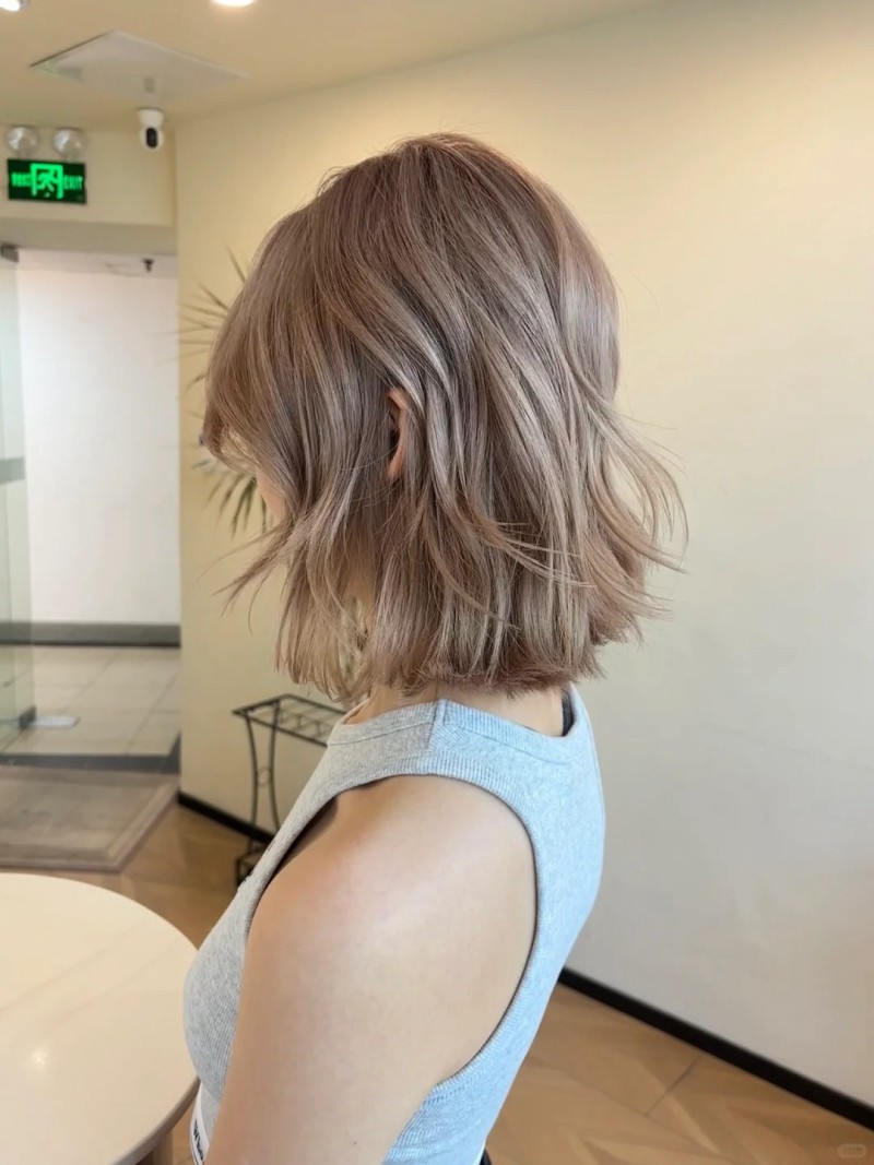 tóc màu nâu trà sữa xám khói