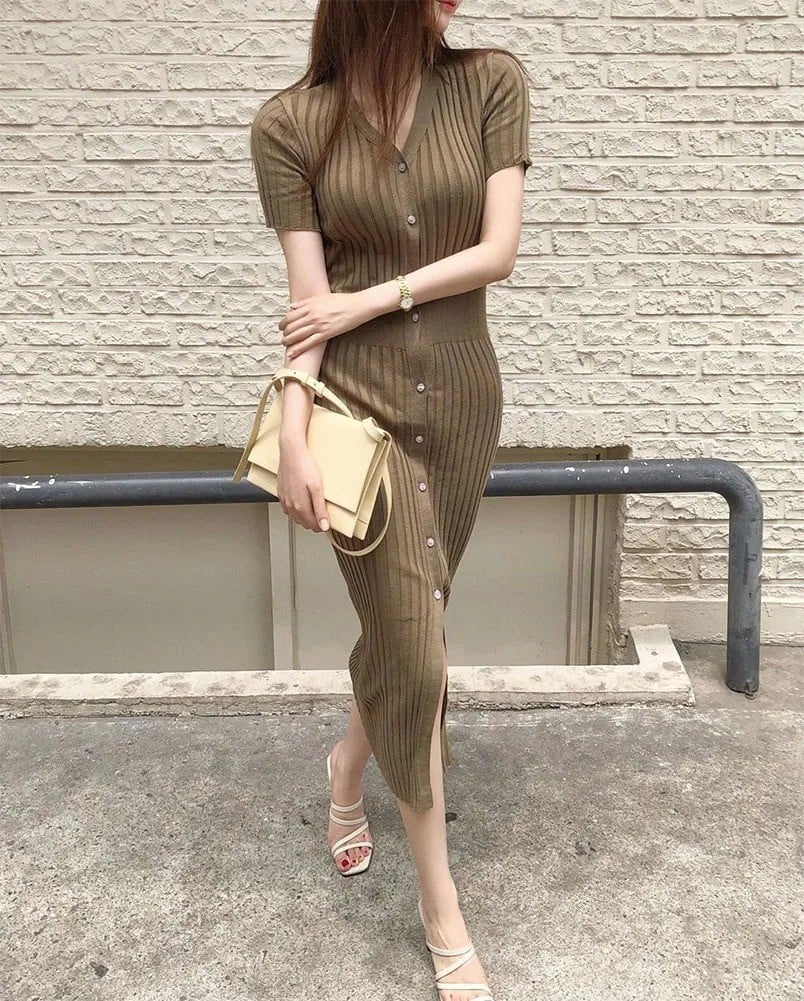 Đầm sơ mi ngắn tay màu nâu kaki len dệt kim dáng midi