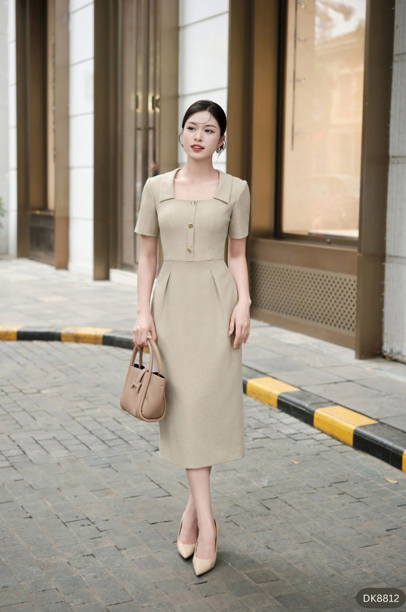 Đầm cổ vuông tay ngắn màu be vải kaki chiết eo