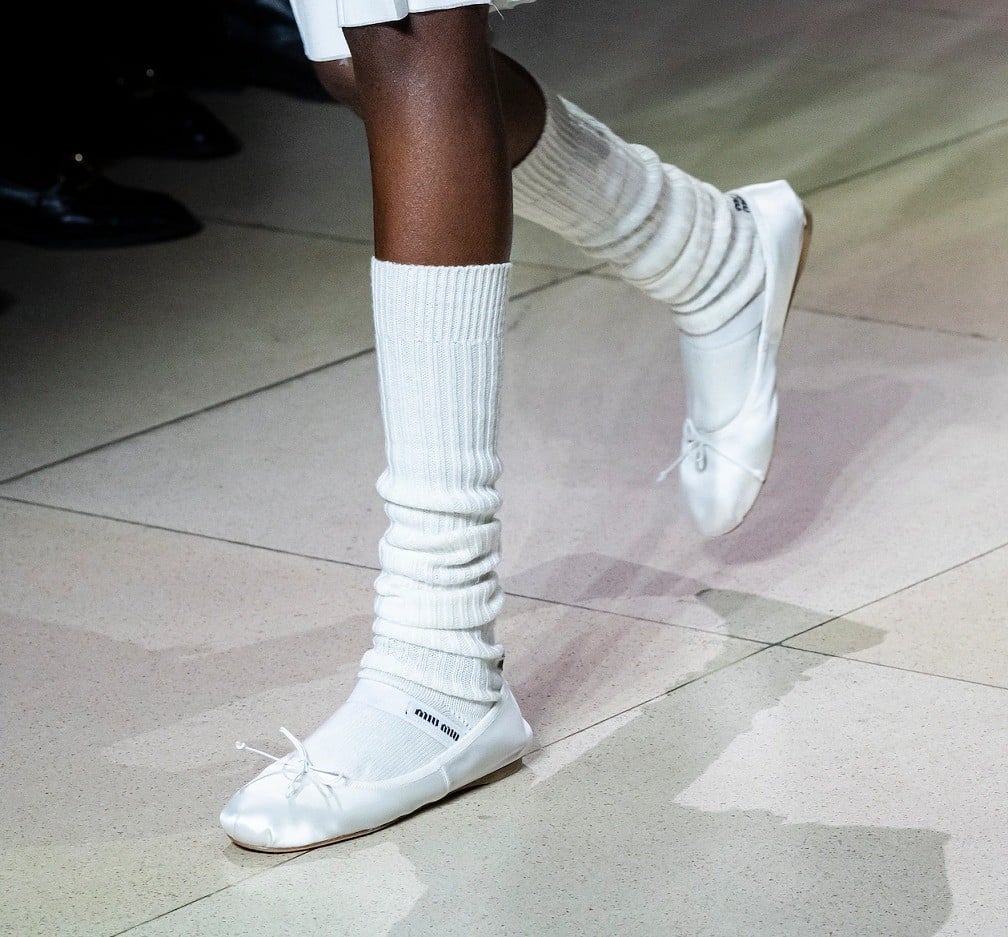 Ballet Flats (Giày búp bê) và tất Slouchy