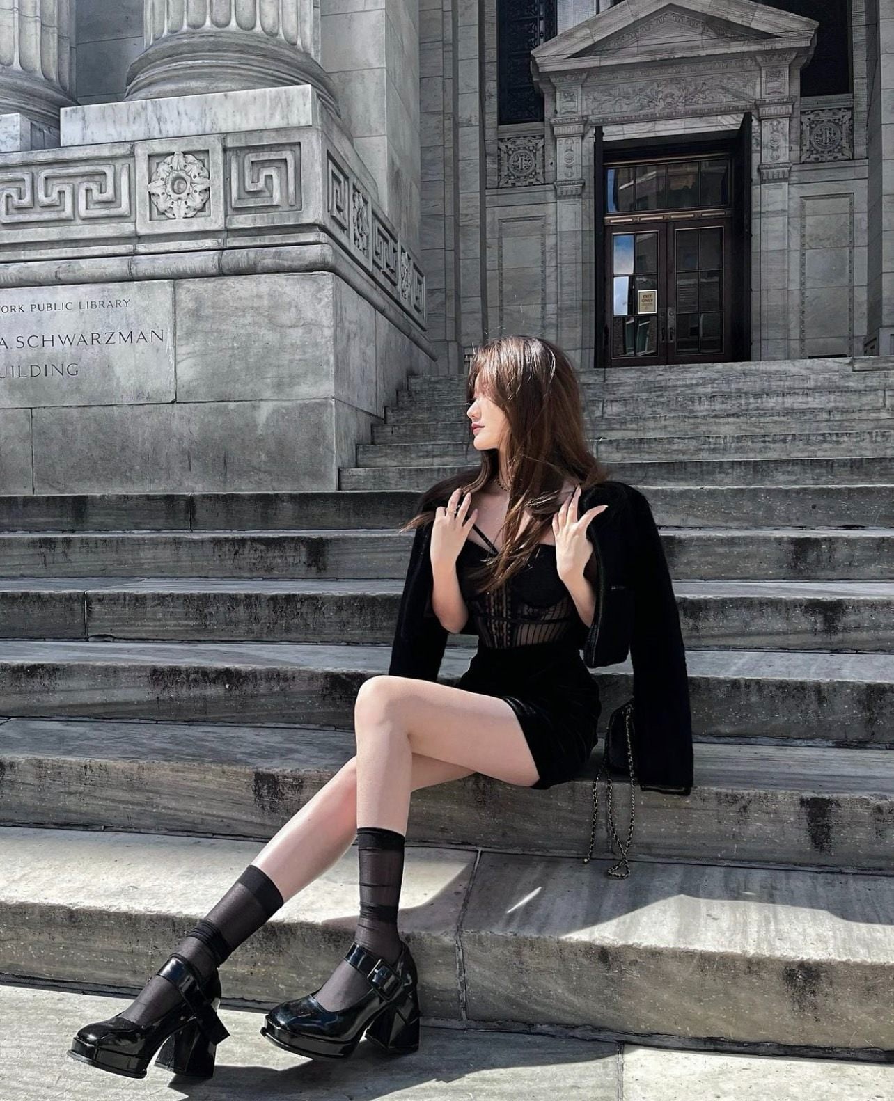 Giày Mary Jane và tất ren/nhún