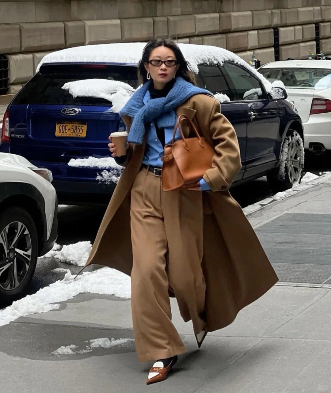 Kiểu khăn quàng đôi (The Double Wrap)