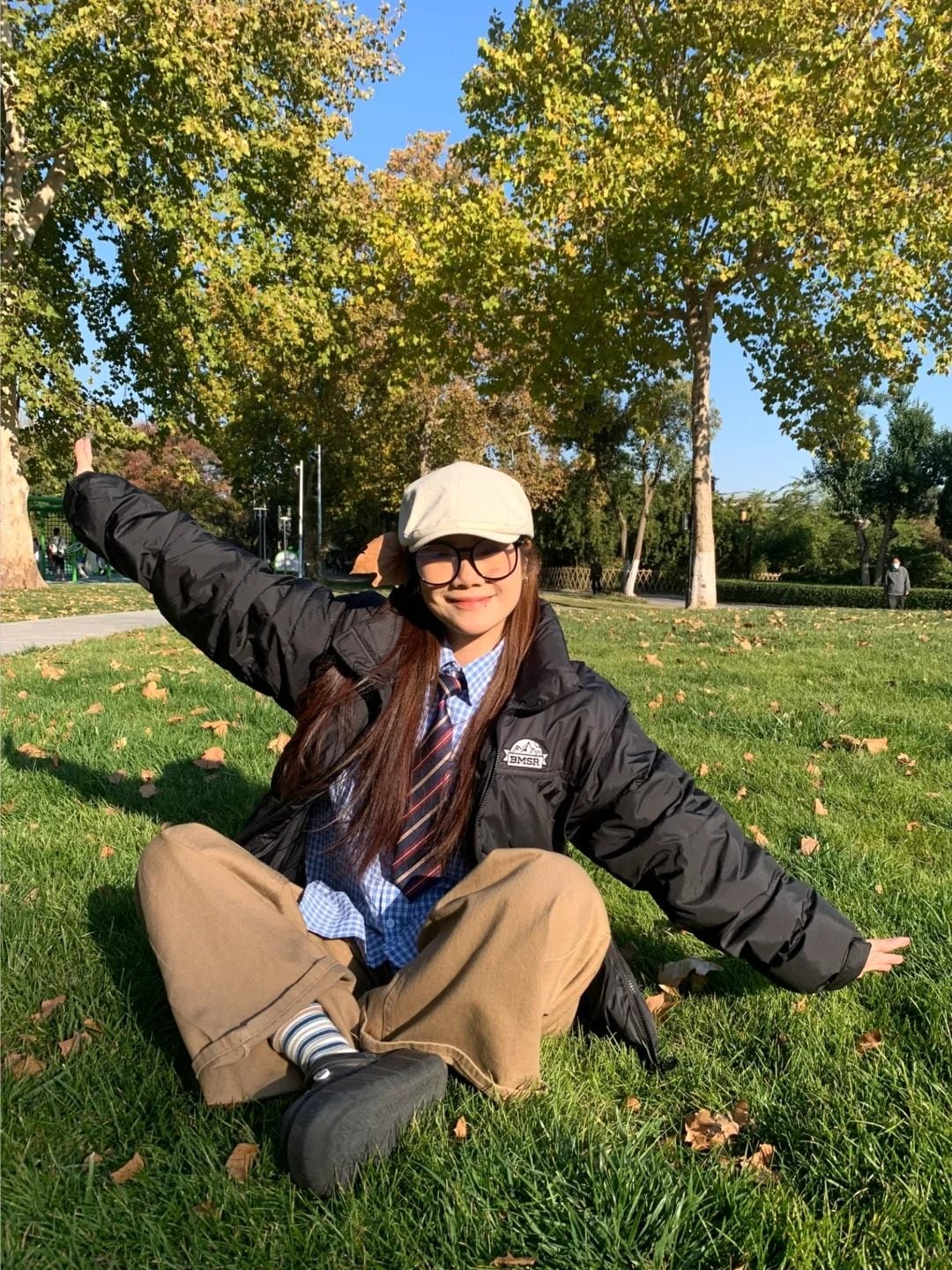 Concept Thu Đông trên cỏ xanh