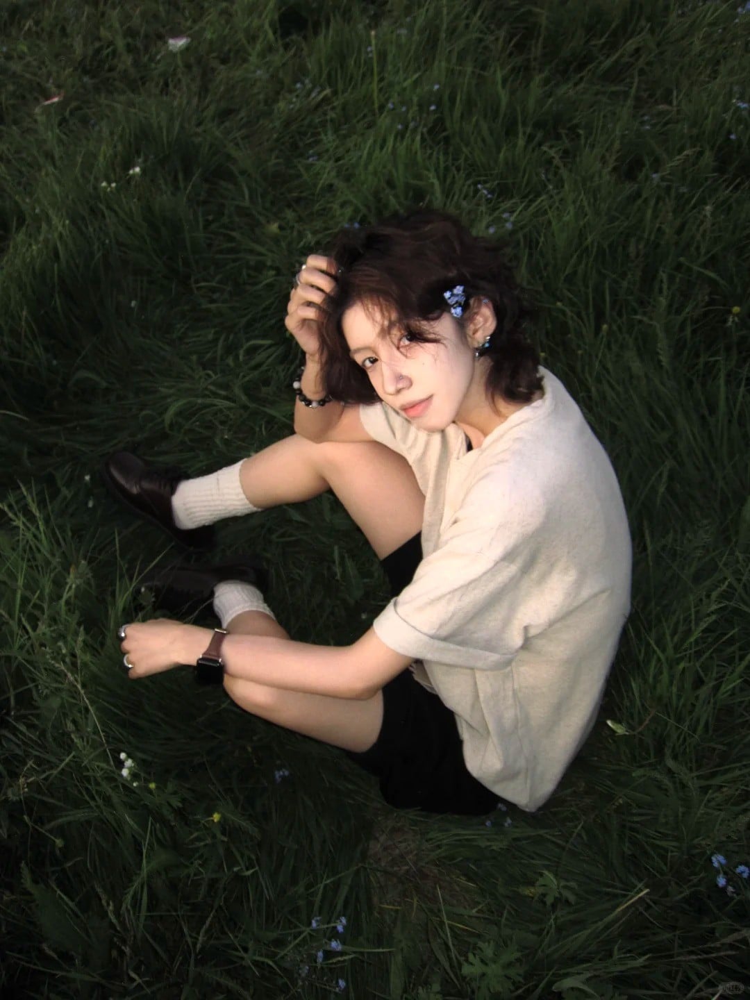 Vuốt tóc trong gió