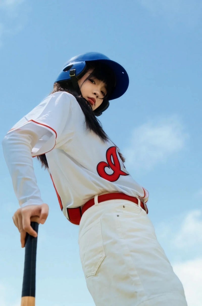 cách tạo dáng chụp ảnh với gậy bóng chày