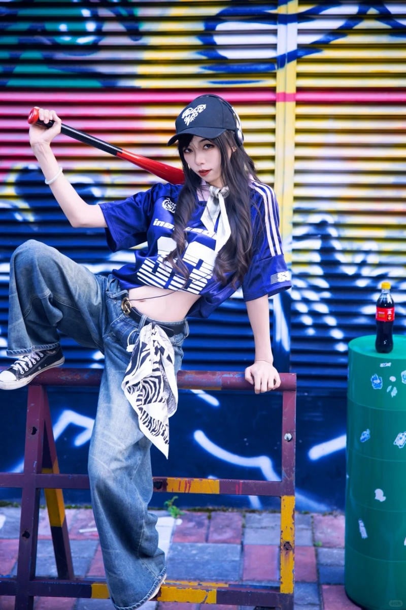 cách tạo dáng chụp ảnh với gậy bóng chày