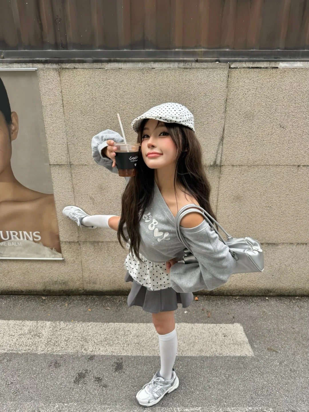 16. Tư thế co một chân, tạo dáng năng động