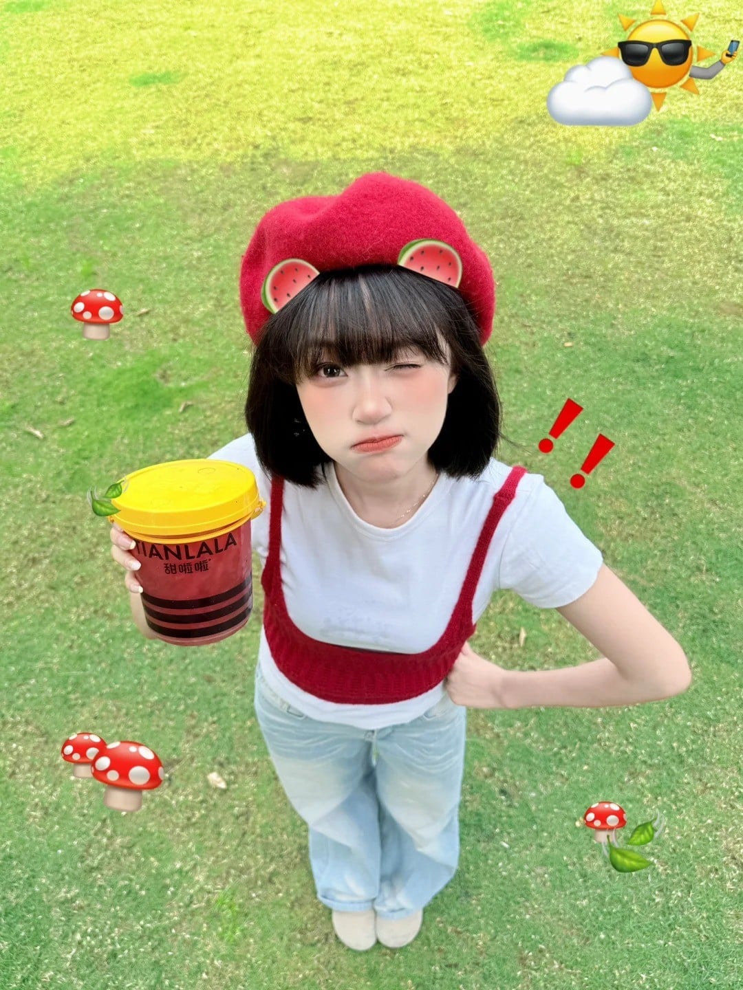 2. Tư thế chụp góc từ trên xuống, biểu cảm nũng nịu nháy mắt