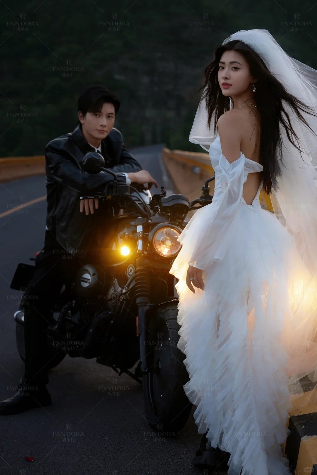 cách tạo dáng chụp ảnh với xe phân khối lớn