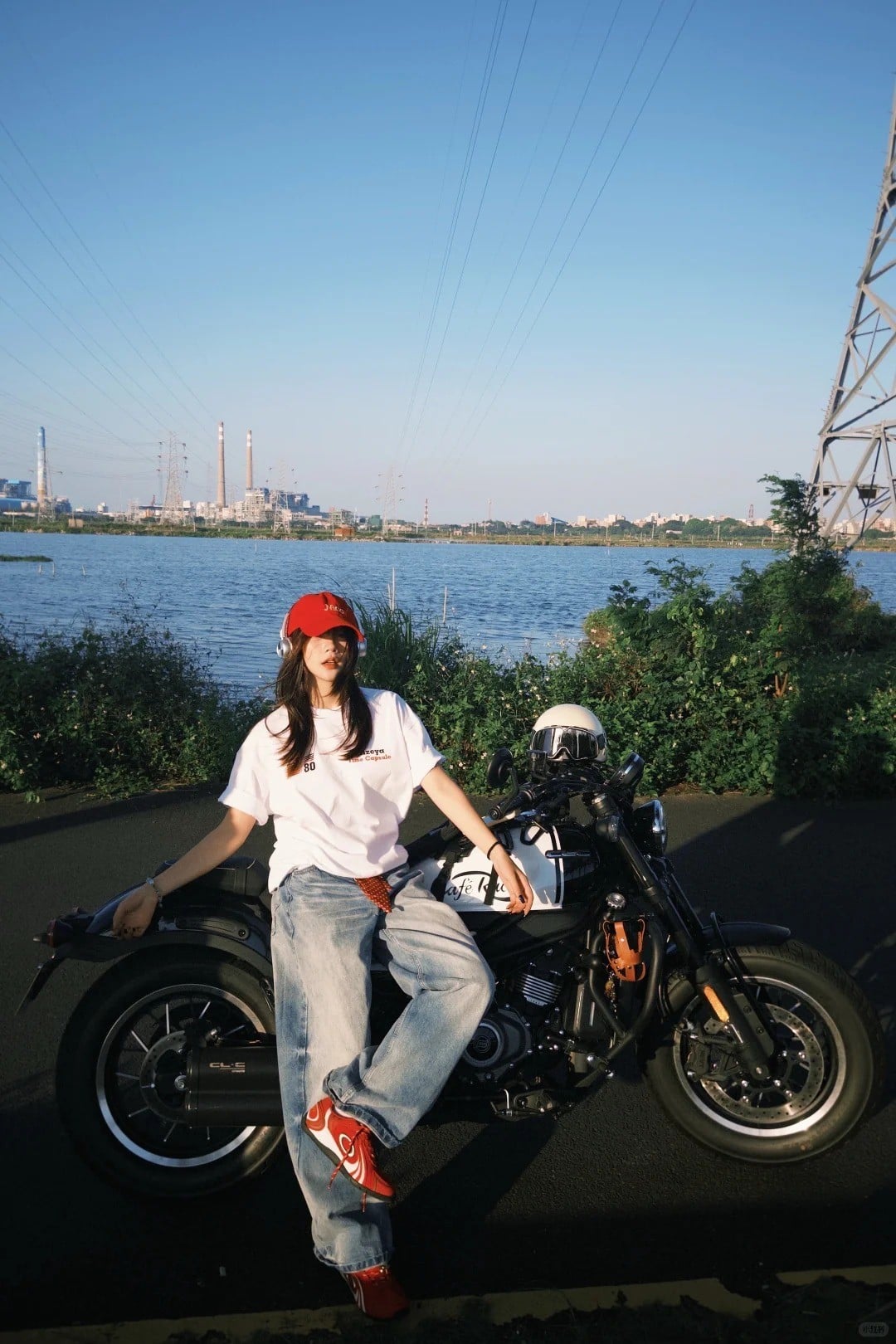 cách tạo dáng chụp ảnh với xe phân khối lớn