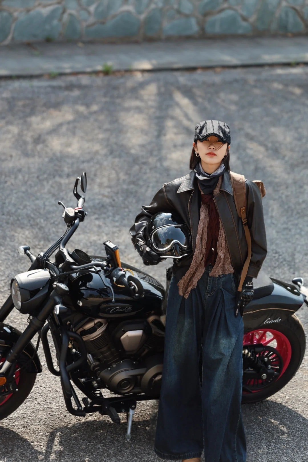 cách tạo dáng chụp ảnh với xe phân khối lớn