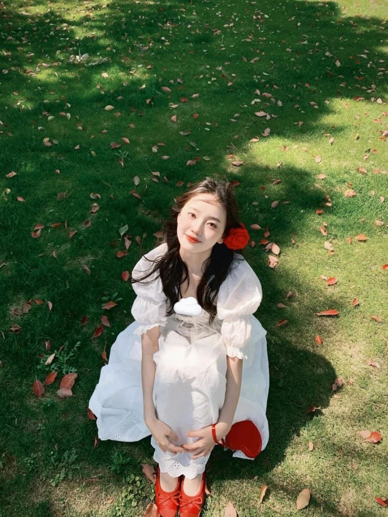 Sự tương phản màu sắc hoàn hảo tôn vinh trang phục