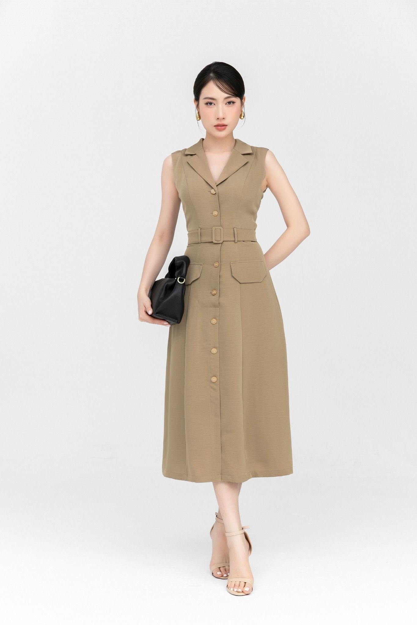 Đầm vest sát nách dáng dài màu be