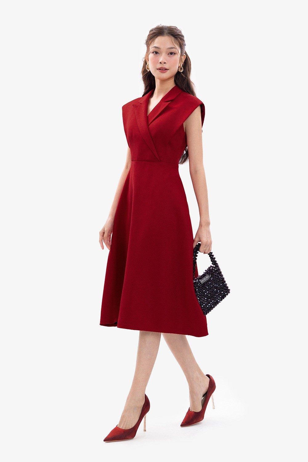 Đầm vest sát nách dáng xòe màu đỏ rượu