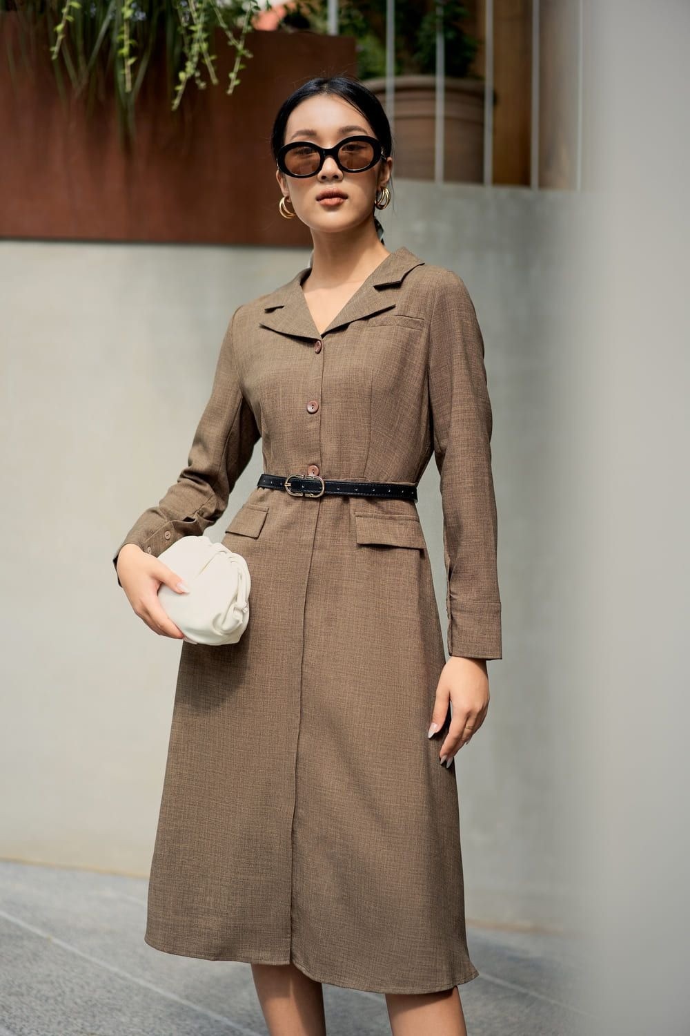 Đầm sơ mi dáng dài màu nâu đất
