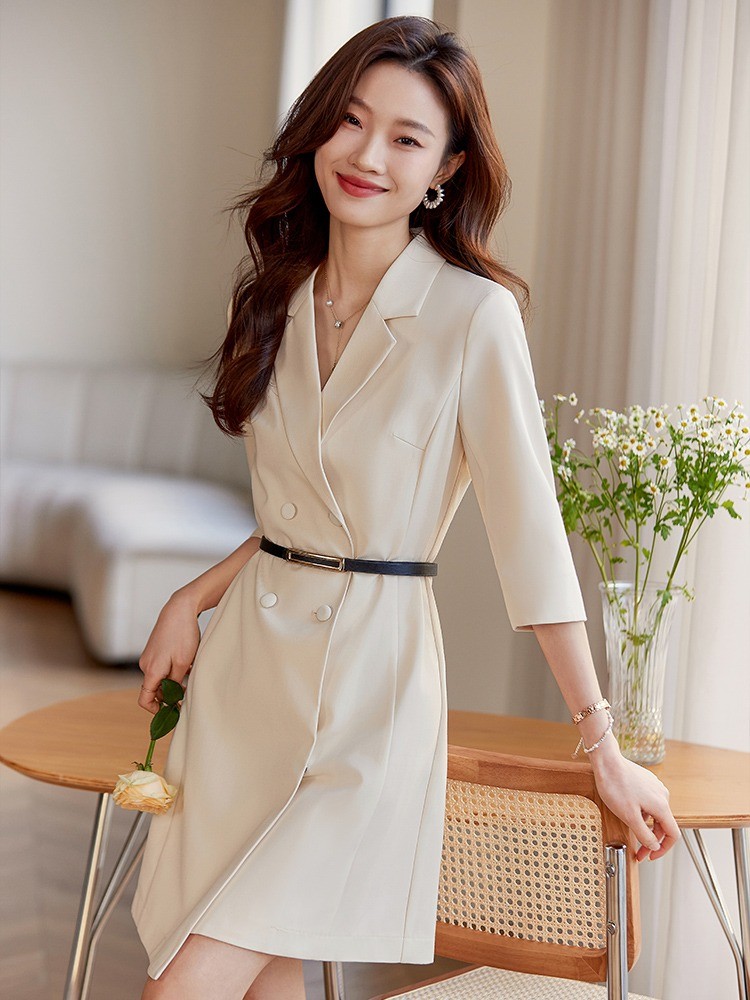 Đầm vest tay lỡ màu kem thắt lưng mảnh