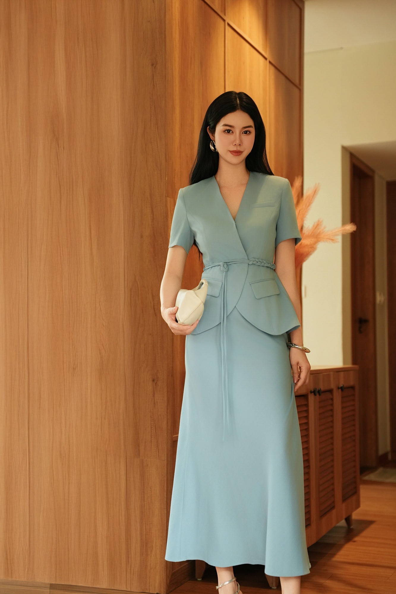 Set vest peplum và chân váy dài màu xanh pastel