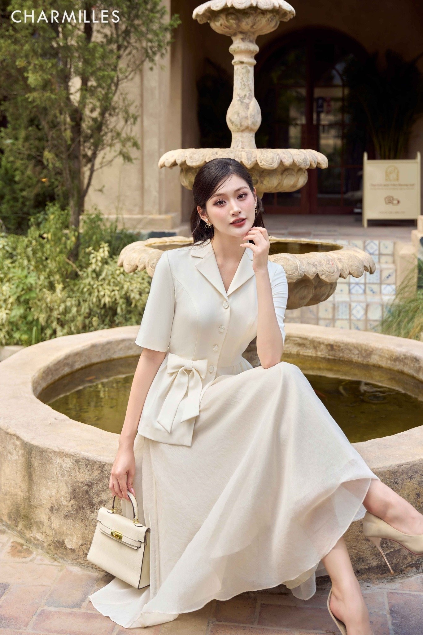 Đầm sơ mi thắt nơ eo phối voan màu kem