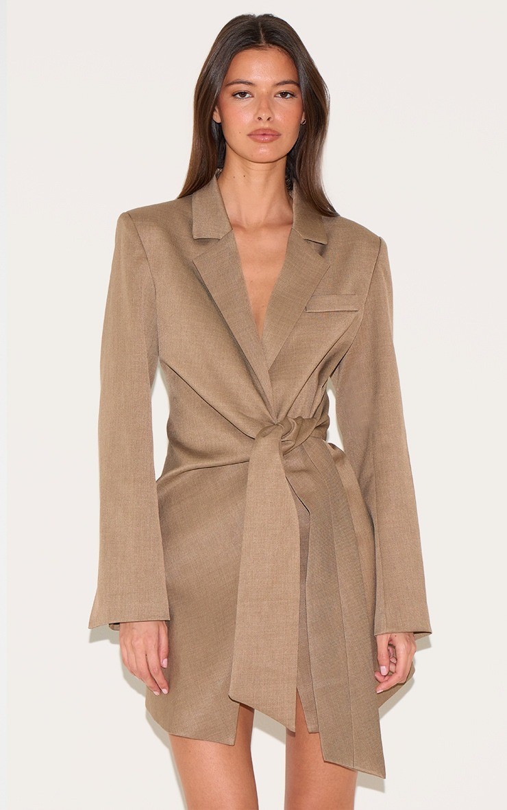 Đầm vest thắt nút eo màu nâu be