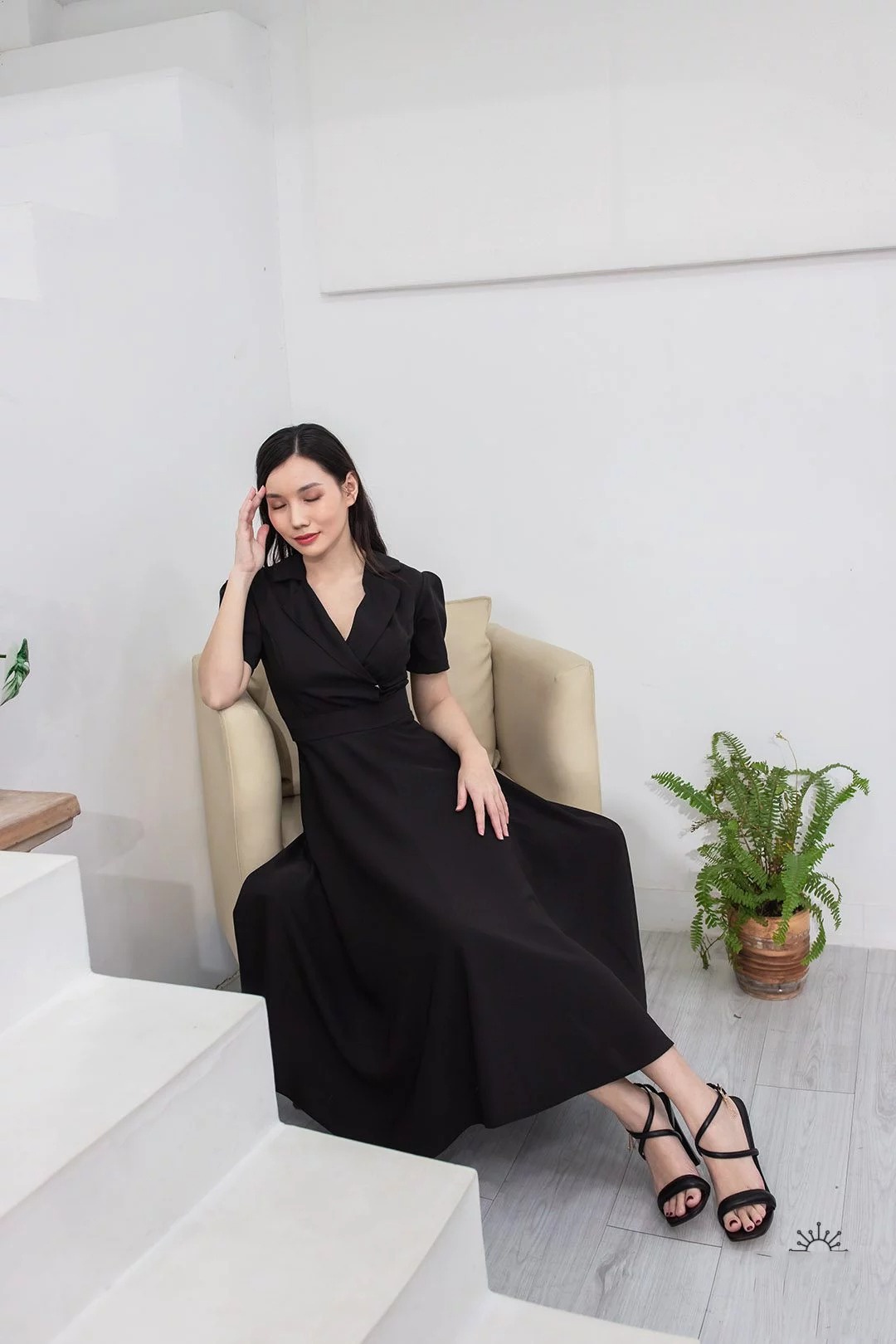 Đầm vest tay phồng dáng maxi màu đen