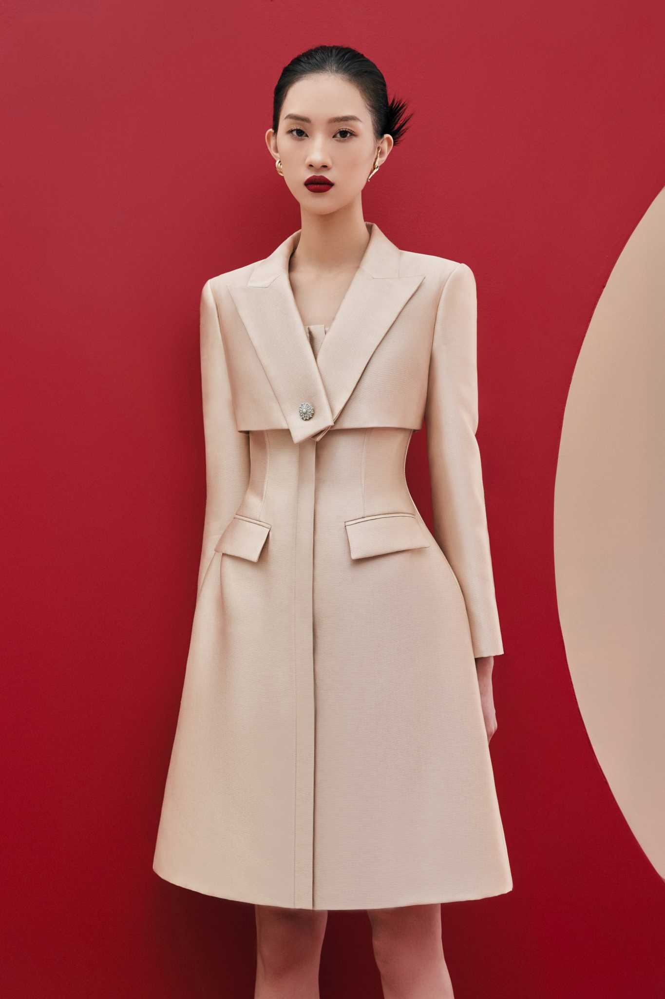 Đầm vest dáng dài cổ vest cách điệu màu be