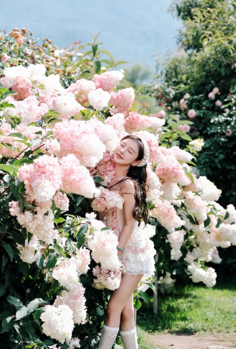 Makeup và kiểu tóc phù hợp