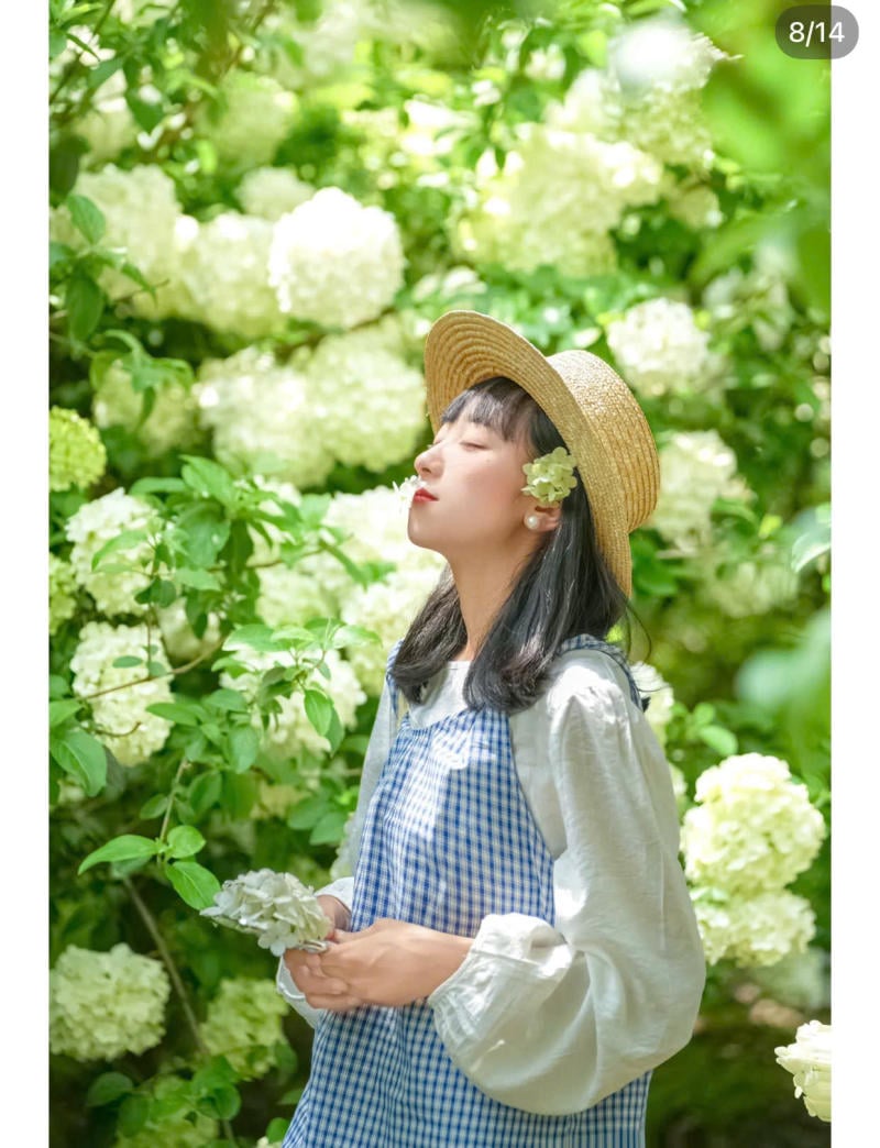 Ngửi hương hoa một cách tự nhiên