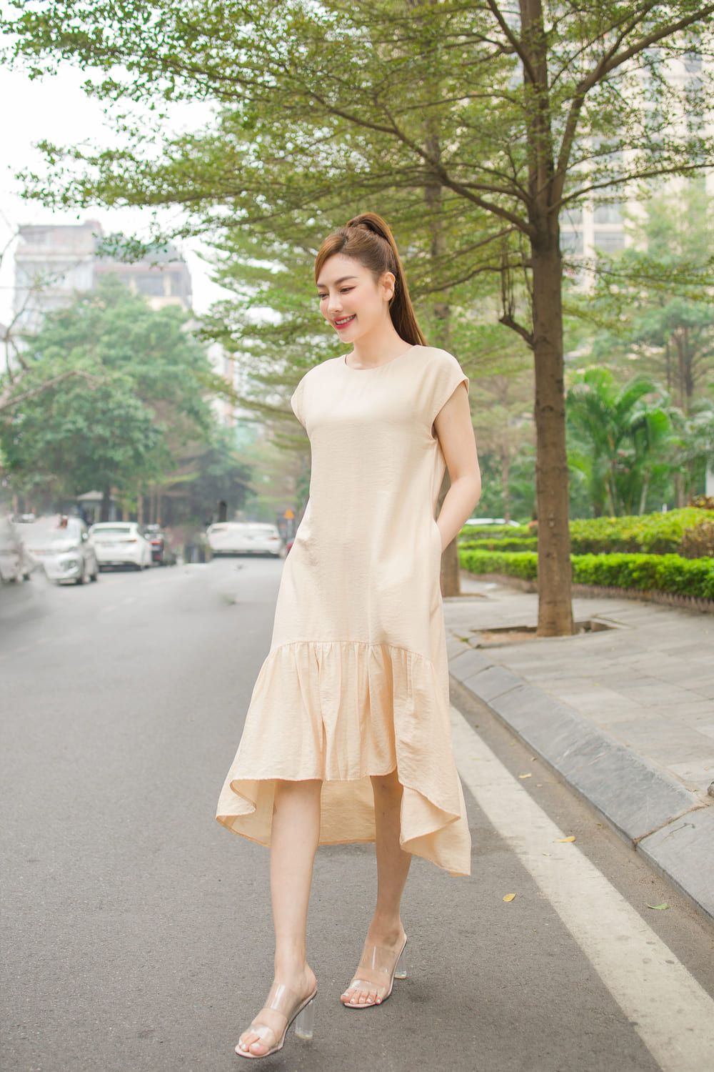 Thoải mái và duyên dáng cùng đầm linen nhún tầng