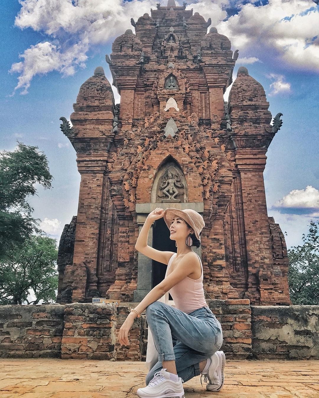 Tại sao việc lựa chọn trang phục du lịch Ninh Thuận lại quan trọng?