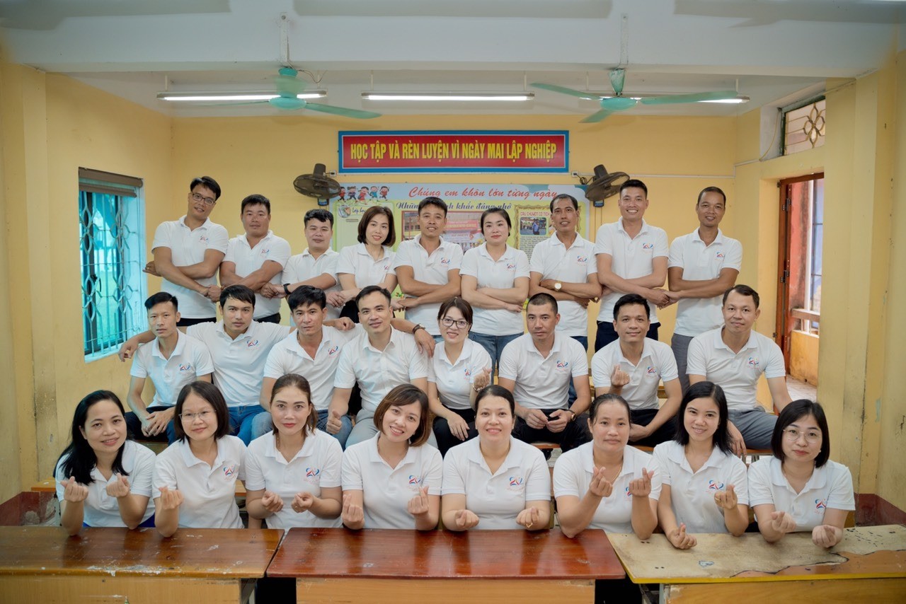 Tại sao đồng phục họp lớp lại trở thành