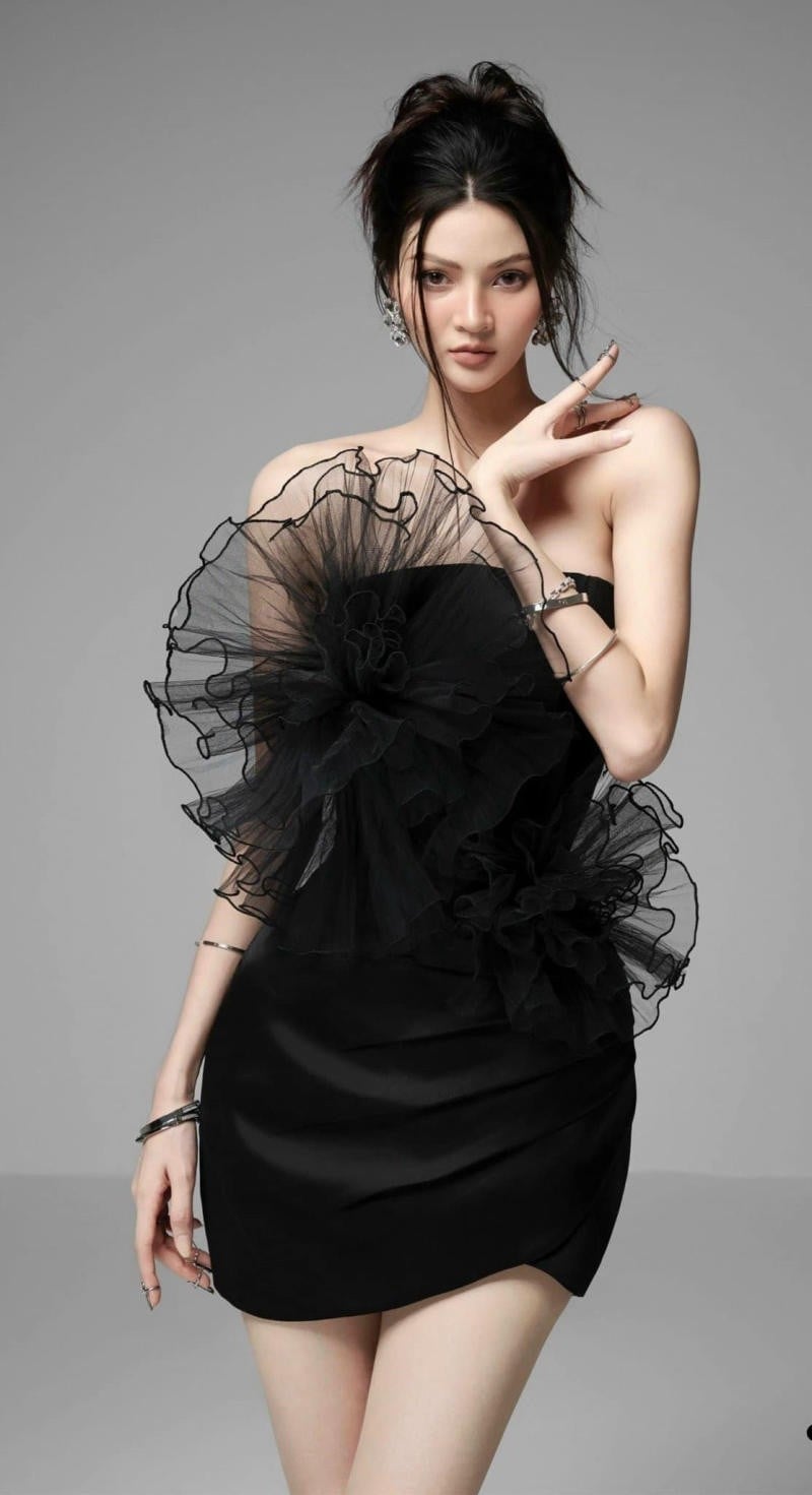 Mái tóc và đôi môi kinh điển