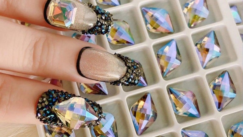 Bí quyết giúp giữ hạt cườm đính móng bền màu, lâu bong tróc
