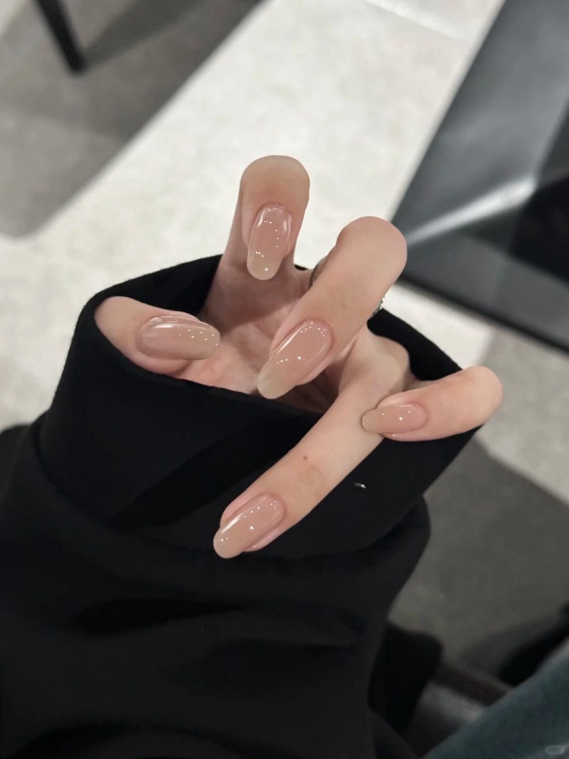 mệnh thổ sơn móng tay màu gì