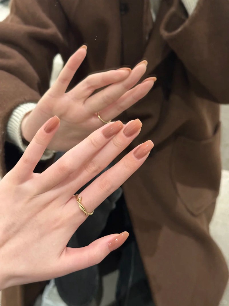 mệnh thổ sơn móng tay màu gì