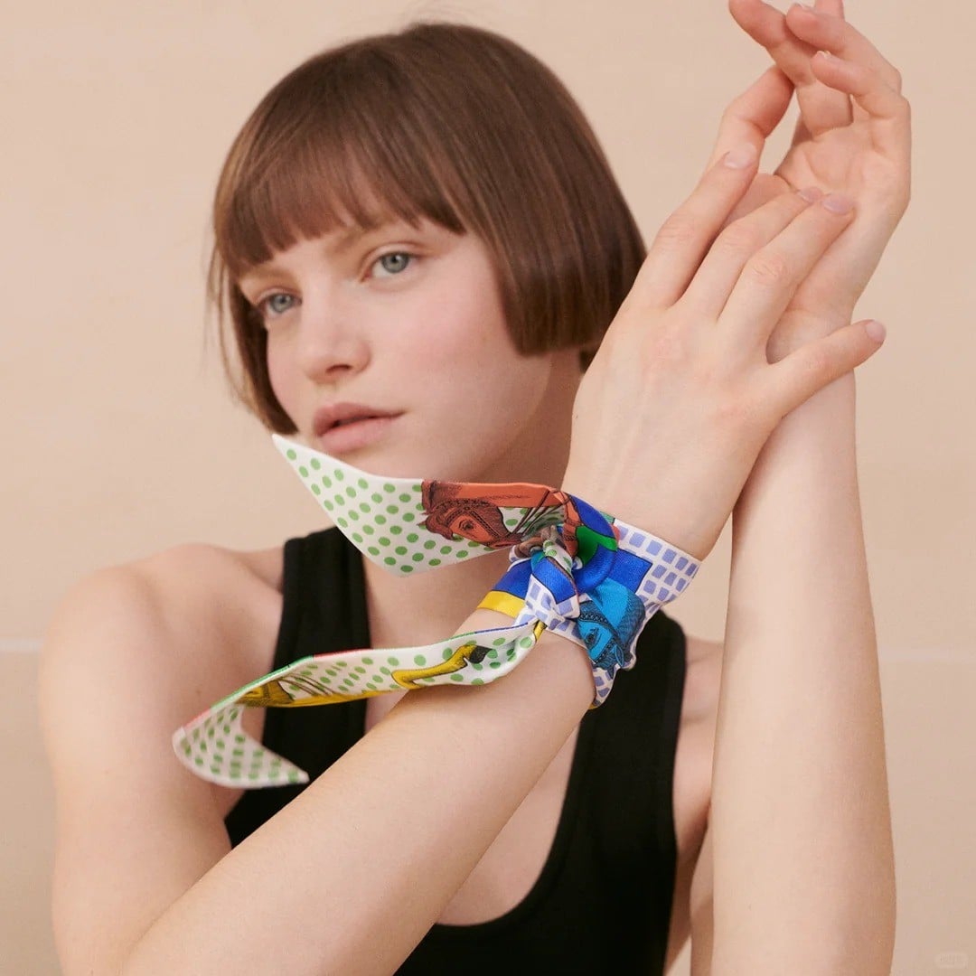 Thay thế trang sức ở cổ tay