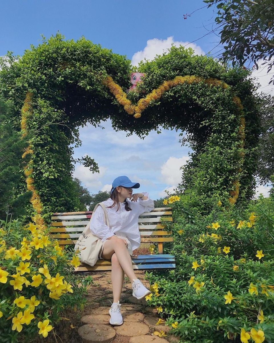 Mùa khô (Tháng 11 - Tháng 4) và Mùa mưa (Tháng 5 - Tháng 10)