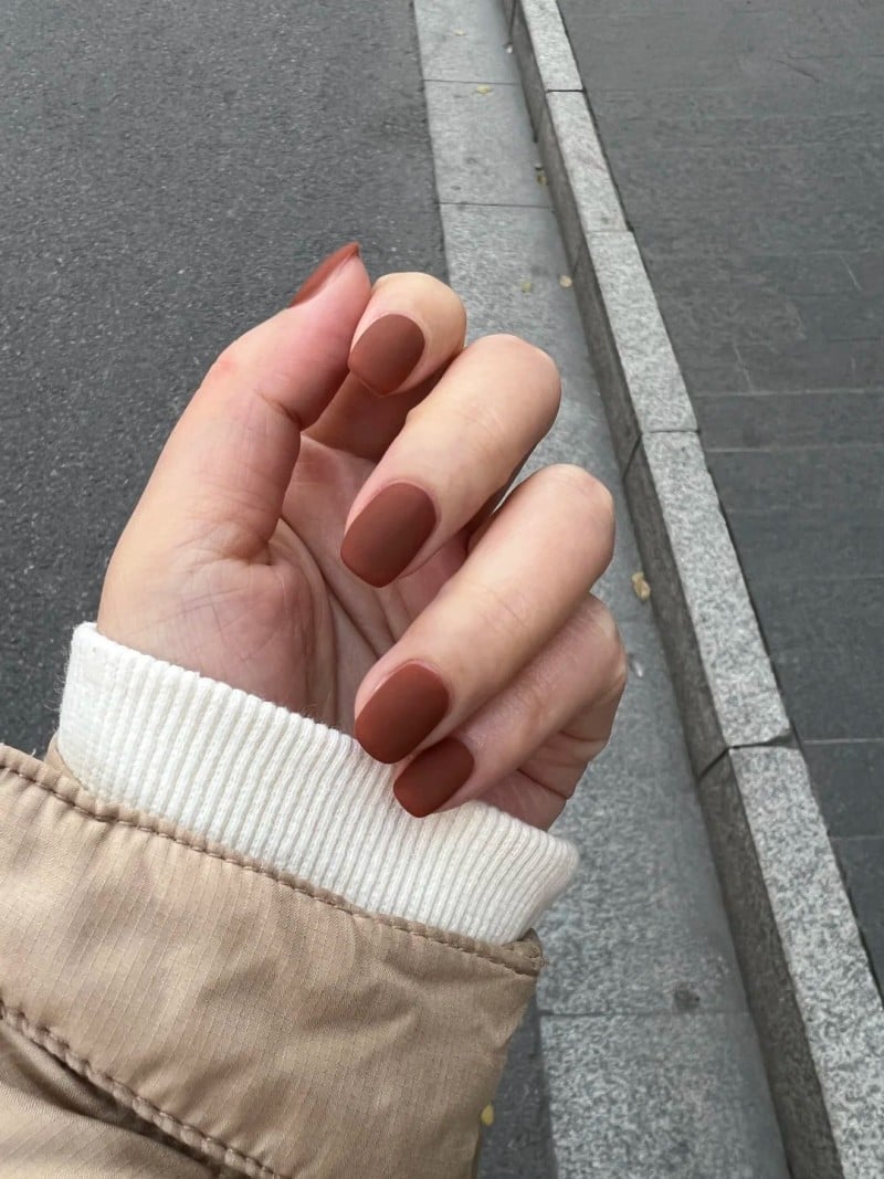 mẫu nail nâu tây