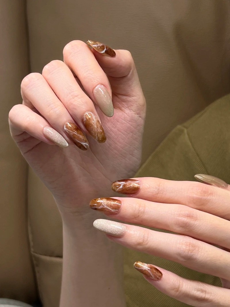 mẫu nail nâu tây