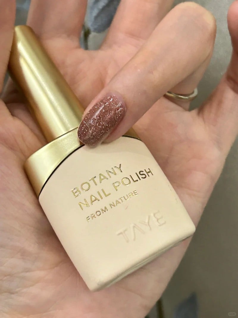 mẫu nail nâu tây