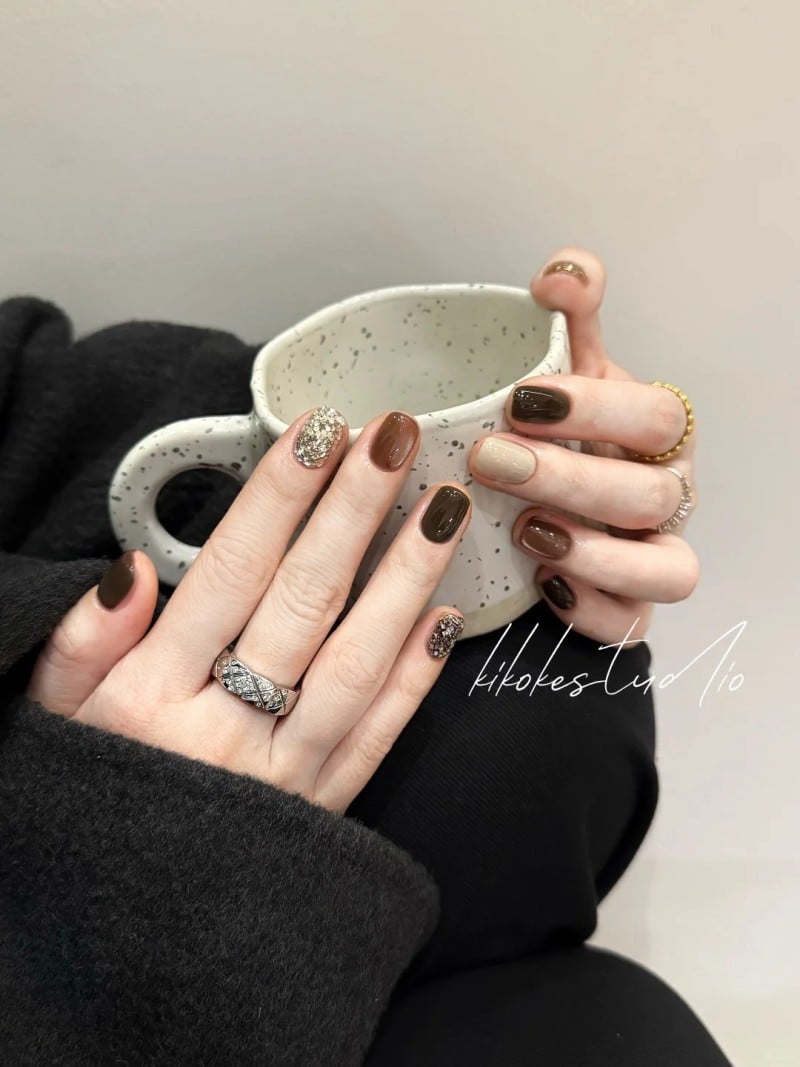 mẫu nail nâu tây