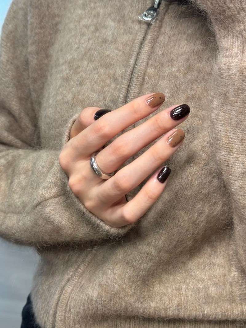 mẫu nail nâu tây