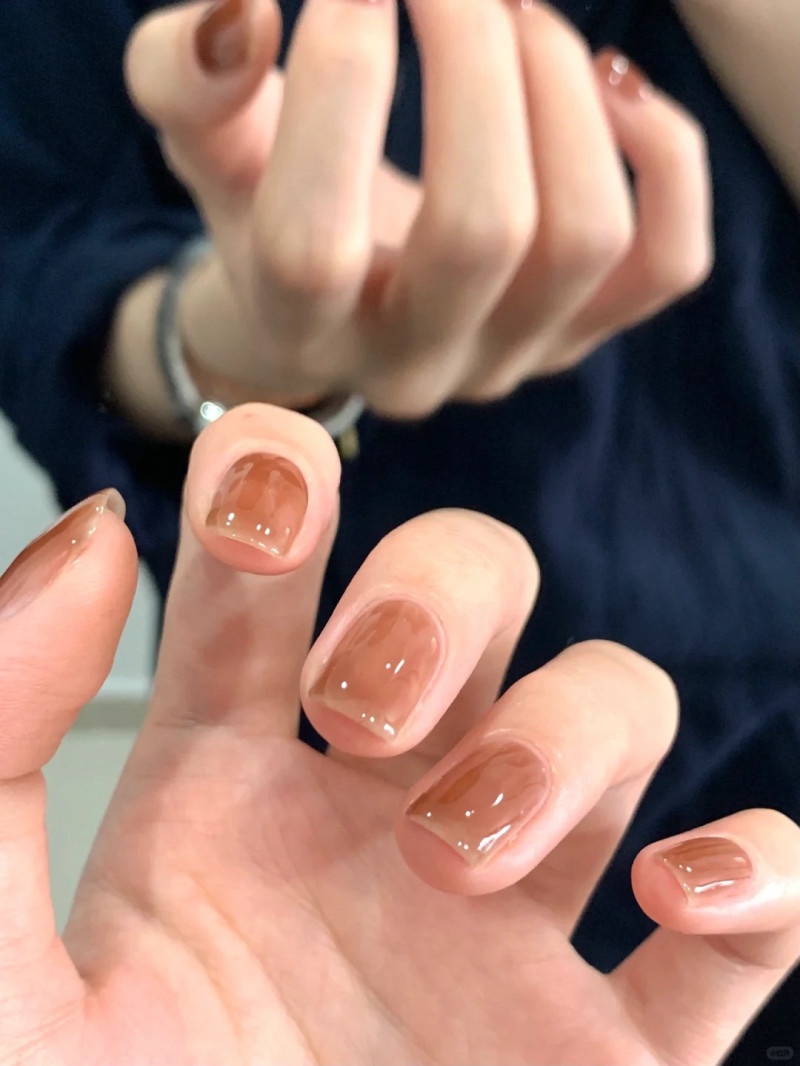 mẫu nail nâu tây