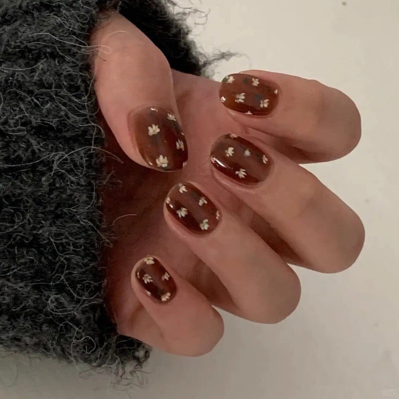 mẫu nail nâu tây
