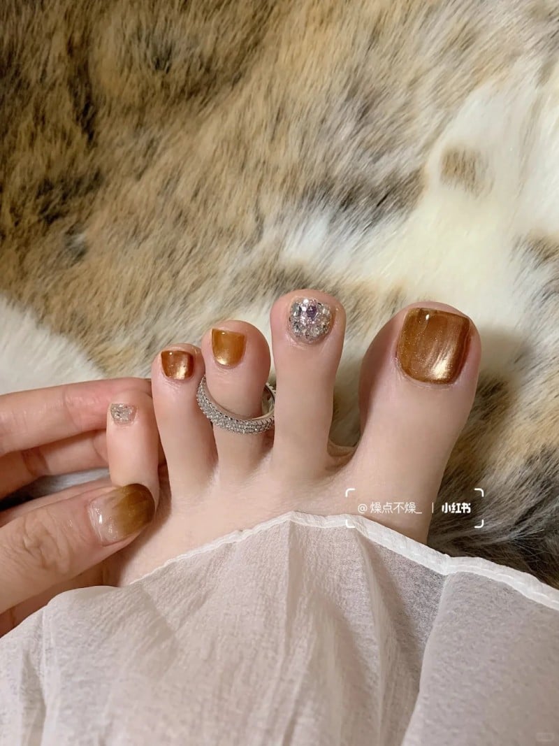 mẫu nail nâu tây