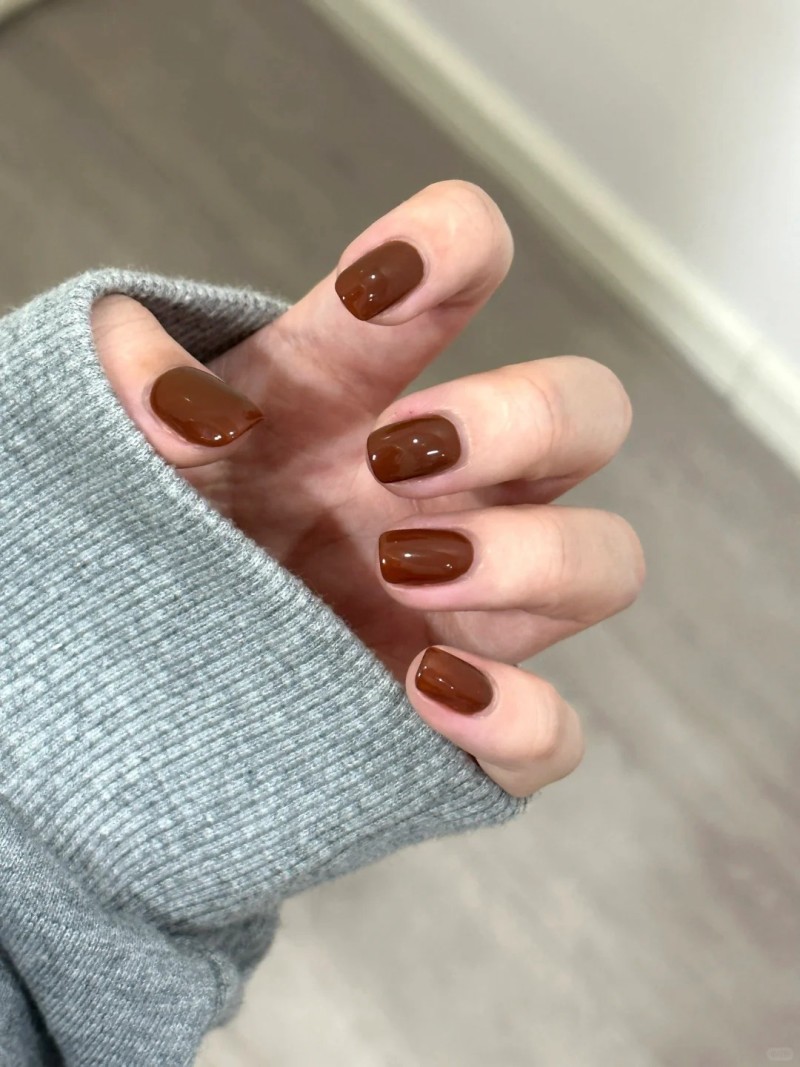 mẫu nail nâu tây