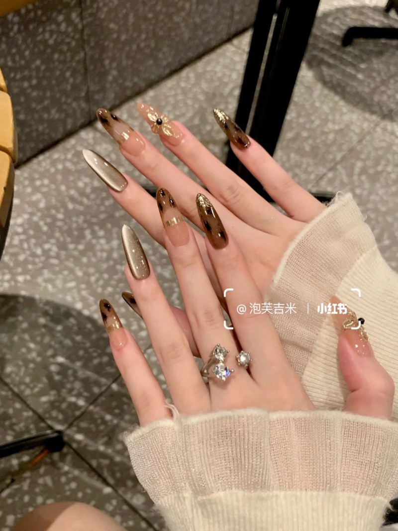 mẫu nail nâu tây