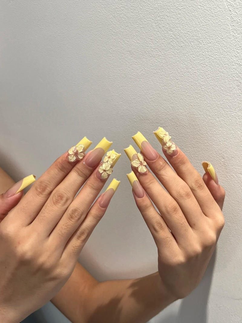 Mẫu móng tay hình thang kiểu Pháp