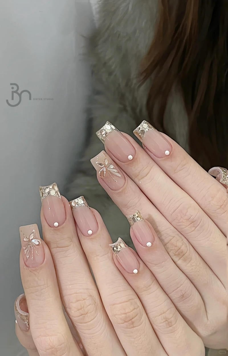 Mẫu móng tay hình thang đính đá