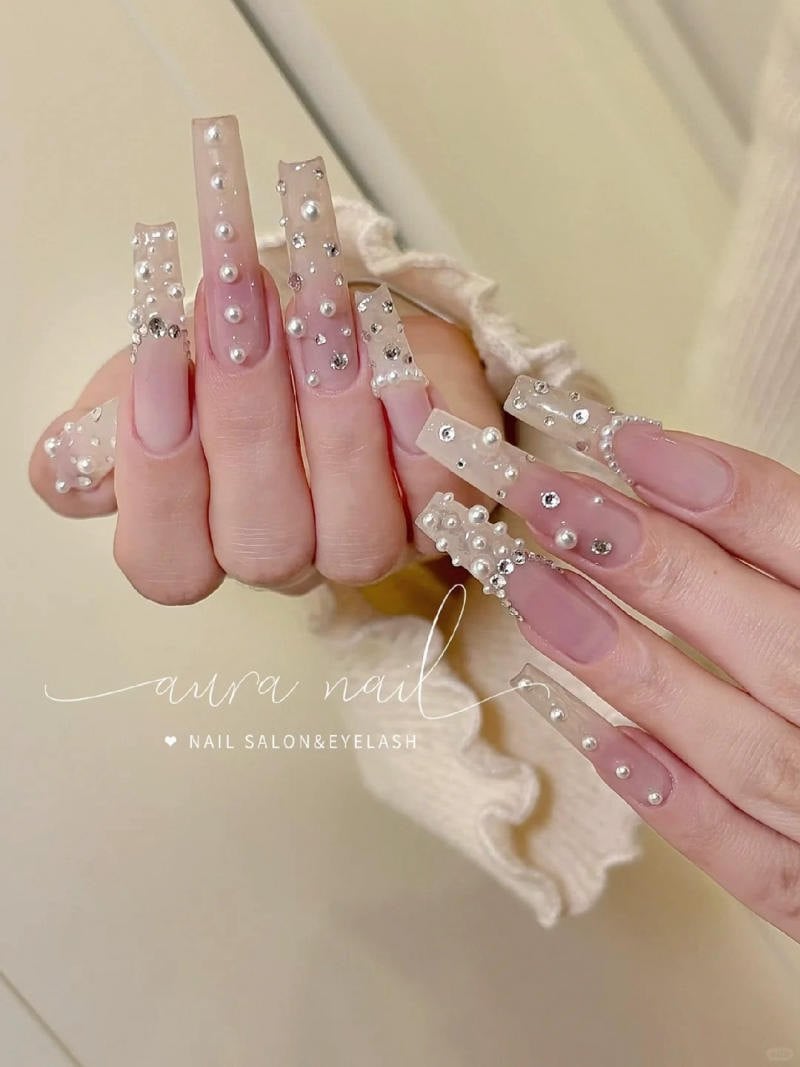 Mẫu móng tay hình thang đính đá